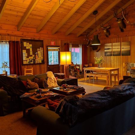 The Red Rooster Lodge Султервілл Екстер'єр фото
